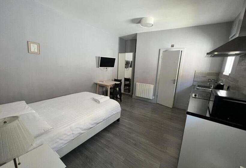 豪华工作室, Petticoat Accommodations