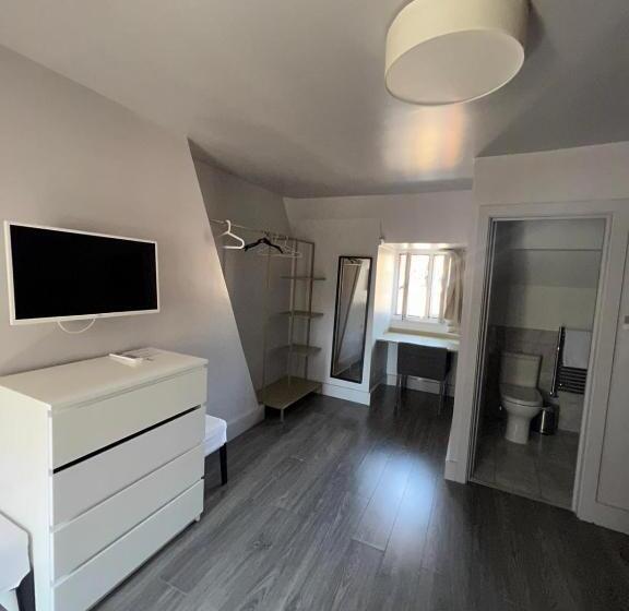 小型豪华套房, Petticoat Accommodations