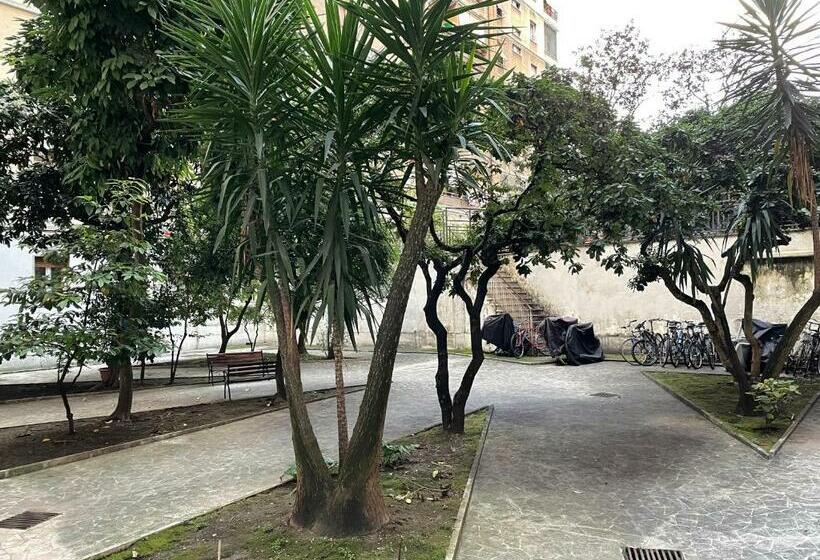 חדר בסיסי, Casavalentina