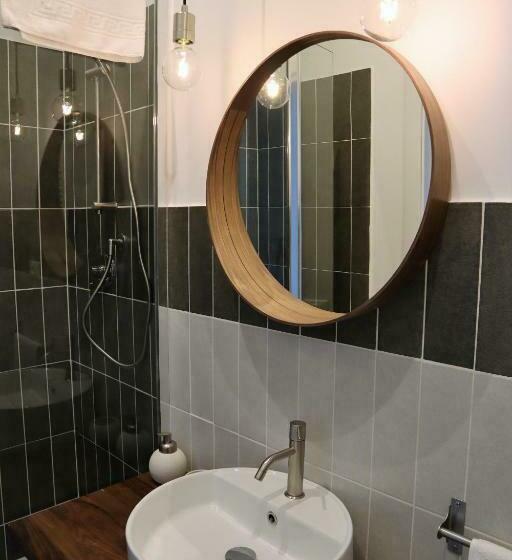 חדר בסיסי, Casavalentina