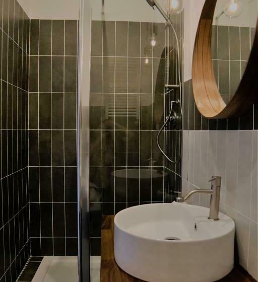 חדר בסיסי, Casavalentina