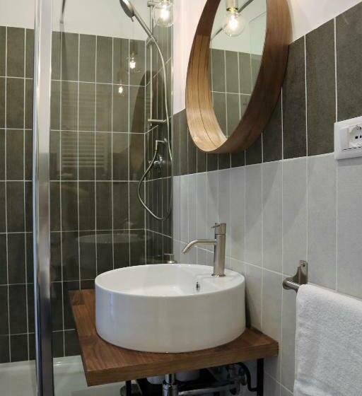 חדר בסיסי, Casavalentina