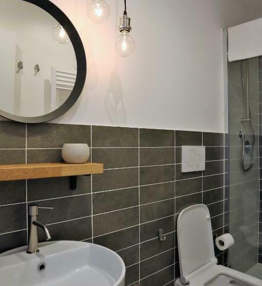 חדר בסיסי, Casavalentina