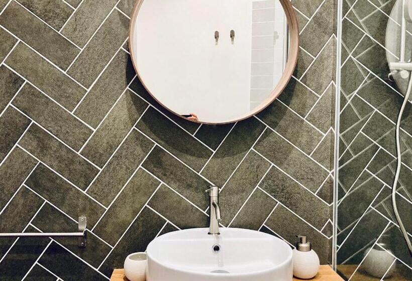 חדר בסיסי, Casavalentina