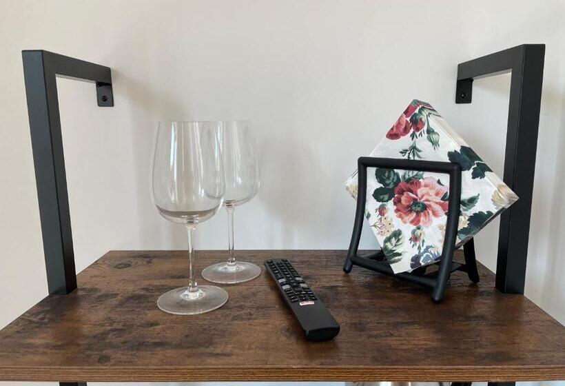 חדר בסיסי, Casavalentina