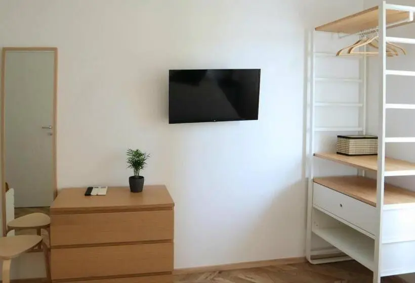 آپارتمان 1 خوابه با بالکن, Casavalentina