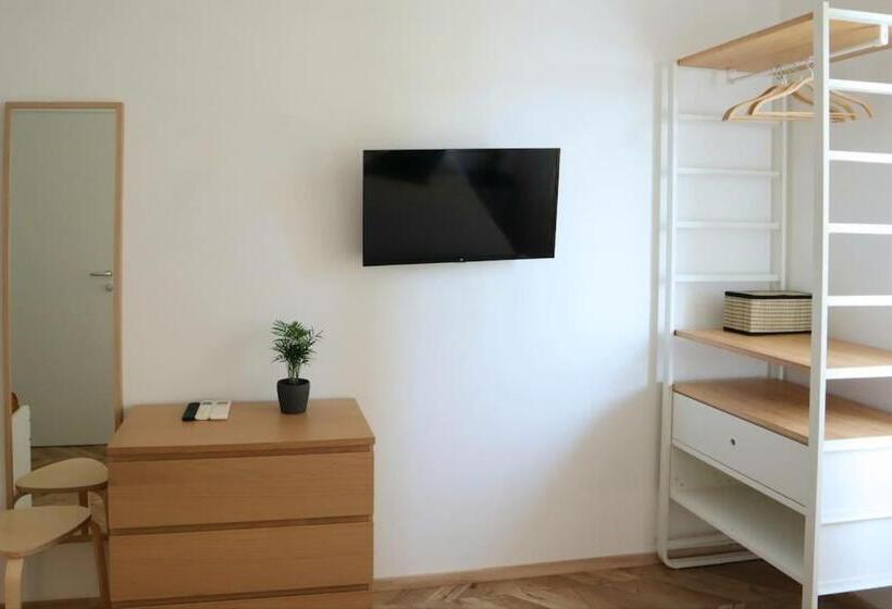 דירה בת חדר שינה 1 עם מרפסת, Casavalentina