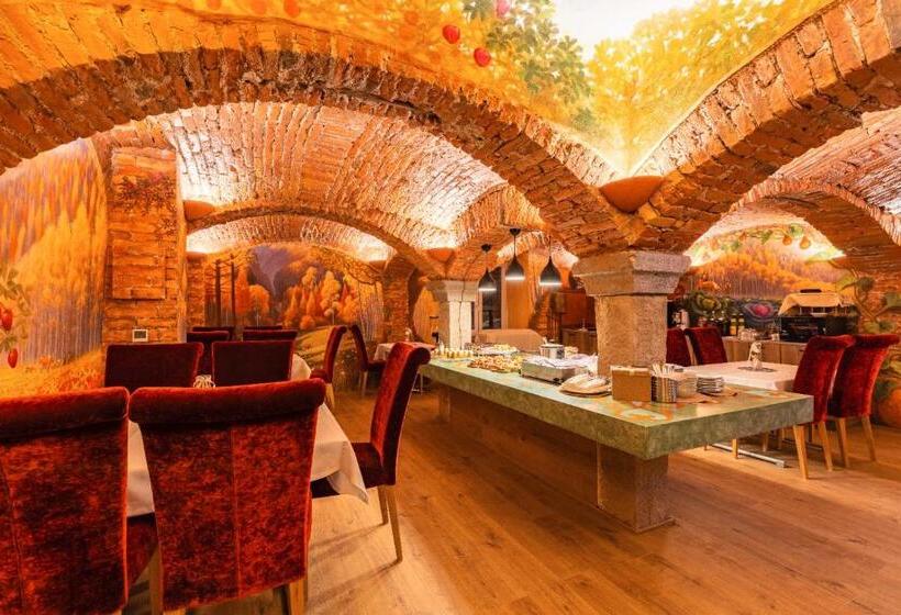 Семейный Номер, K2 Brunnen Haus