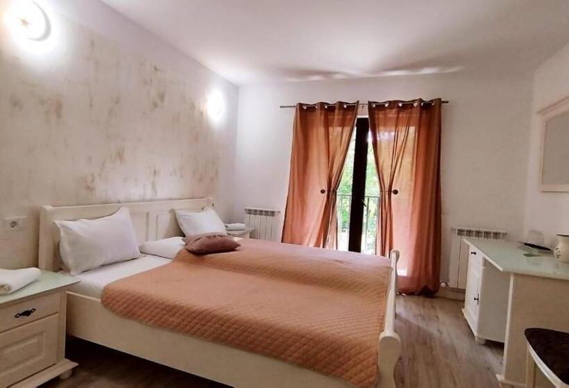 Стандартный Номер Кровать Кинг, La Răscruce De Ape