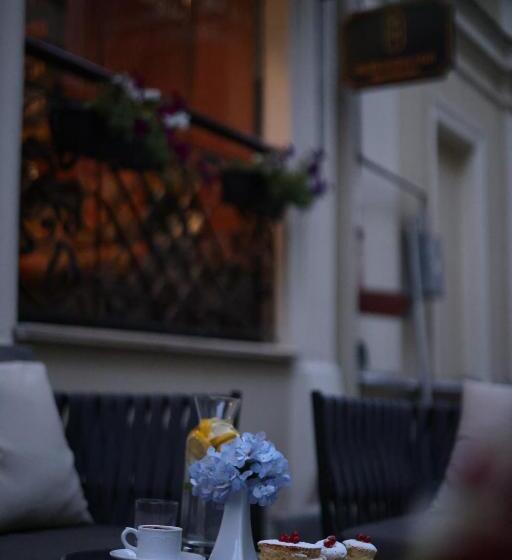 اتاق استاندارد با تخت بزرگ, Mukhrantubani Boutique