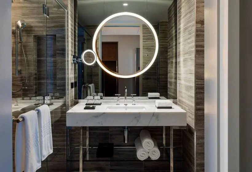 景色の見えるダブルベッドスタンダードルーム, The Tasman, A Luxury Collection Hotel, Hobart