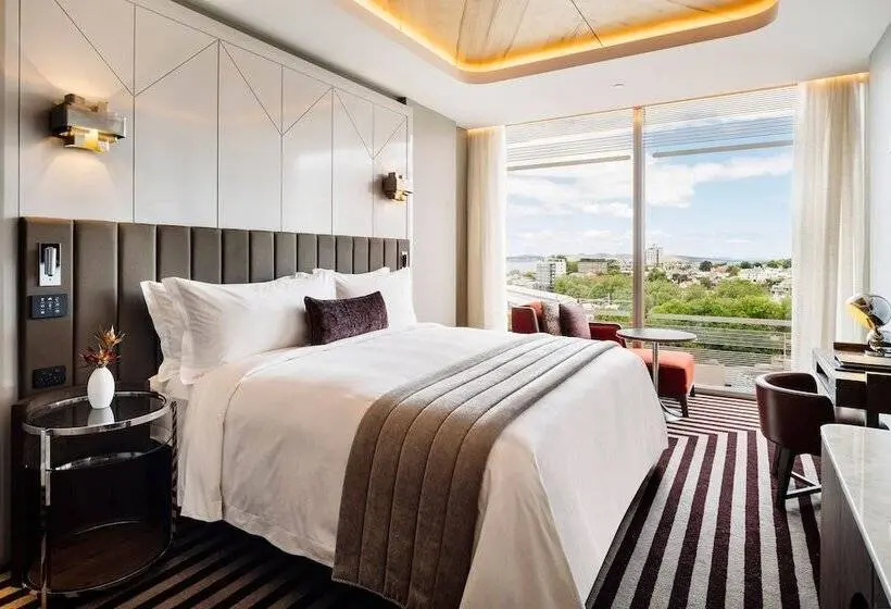 景色の見えるダブルベッドスタンダードルーム, The Tasman, A Luxury Collection Hotel, Hobart