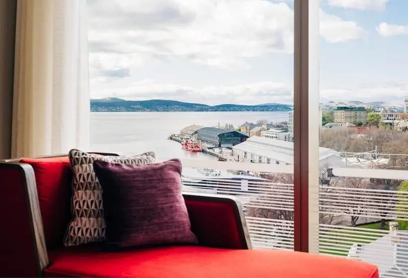 景色の見えるダブルベッドスタンダードルーム, The Tasman, A Luxury Collection Hotel, Hobart