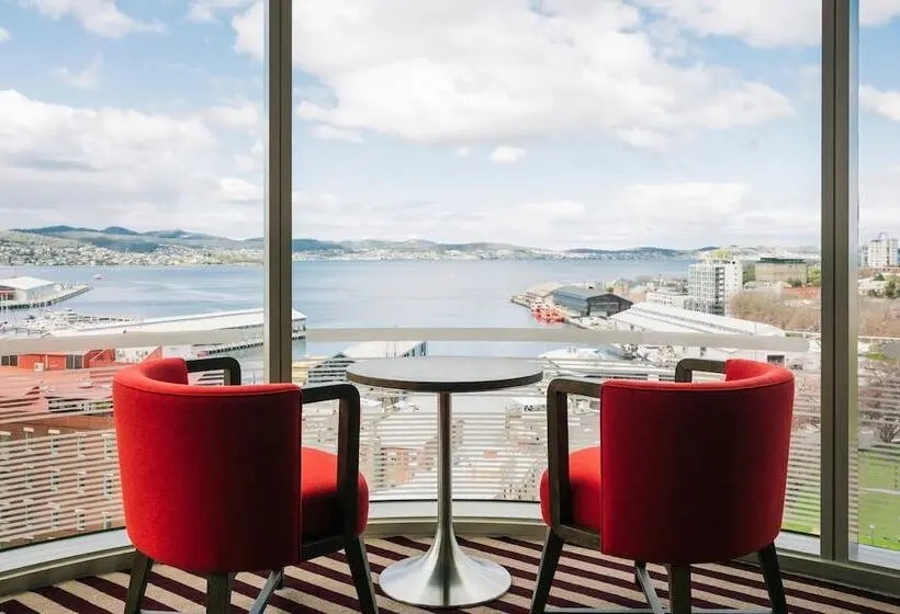 景色の見えるダブルベッドスタンダードルーム, The Tasman, A Luxury Collection Hotel, Hobart