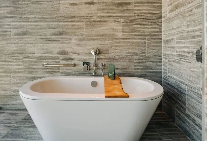 景色の見えるダブルベッドスタンダードルーム, The Tasman, A Luxury Collection Hotel, Hobart