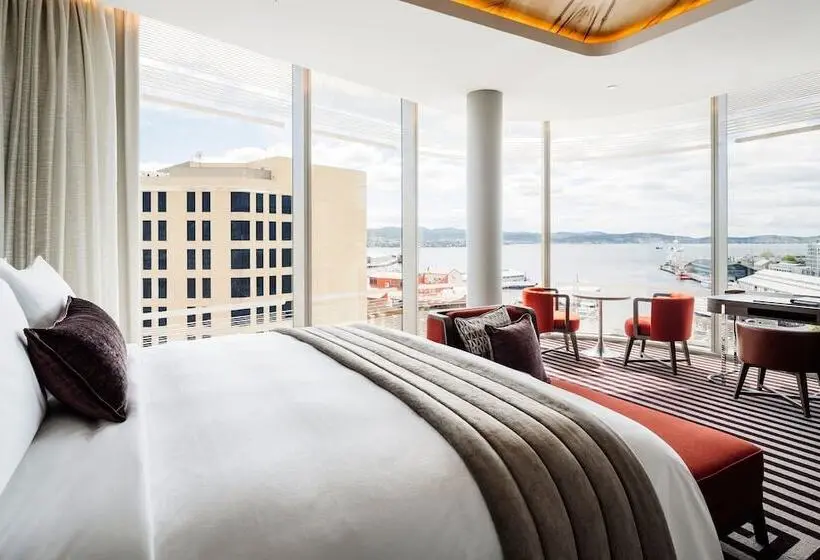 景色の見えるダブルベッドスタンダードルーム, The Tasman, A Luxury Collection Hotel, Hobart
