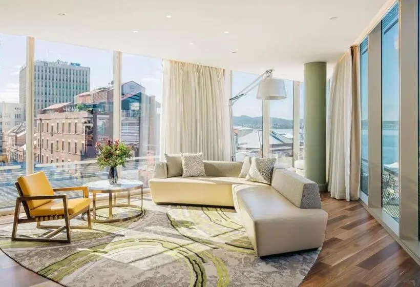 キングサイズベッドのスイートルーム, The Tasman, A Luxury Collection Hotel, Hobart