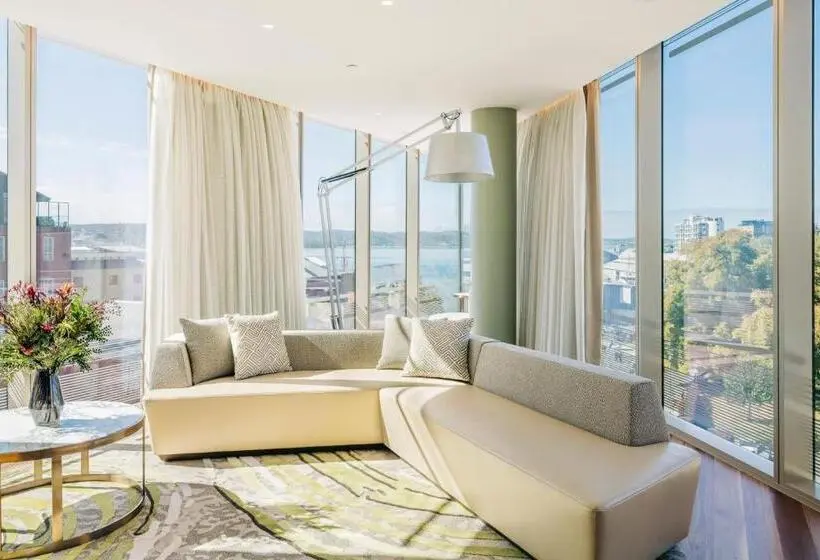 キングサイズベッドのスイートルーム, The Tasman, A Luxury Collection Hotel, Hobart