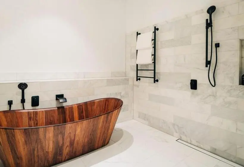 キングサイズベッドのスイートルーム, The Tasman, A Luxury Collection Hotel, Hobart