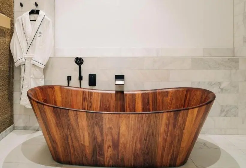 キングサイズベッドのスイートルーム, The Tasman, A Luxury Collection Hotel, Hobart