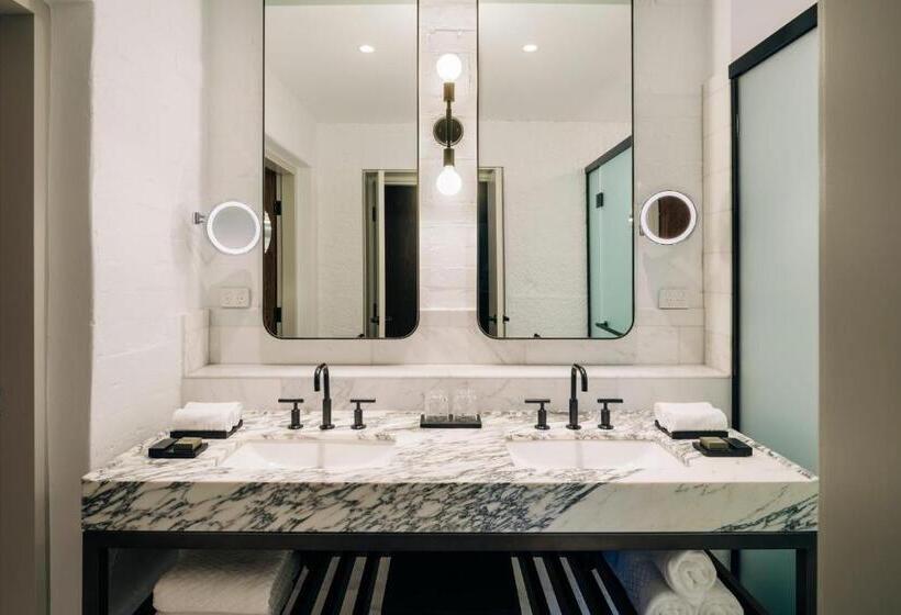 스위트 킹사이즈 침대, The Tasman, A Luxury Collection Hotel, Hobart