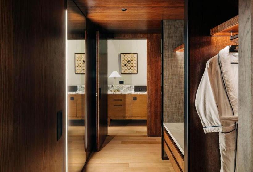 带大床的套房, The Tasman, A Luxury Collection Hotel, Hobart