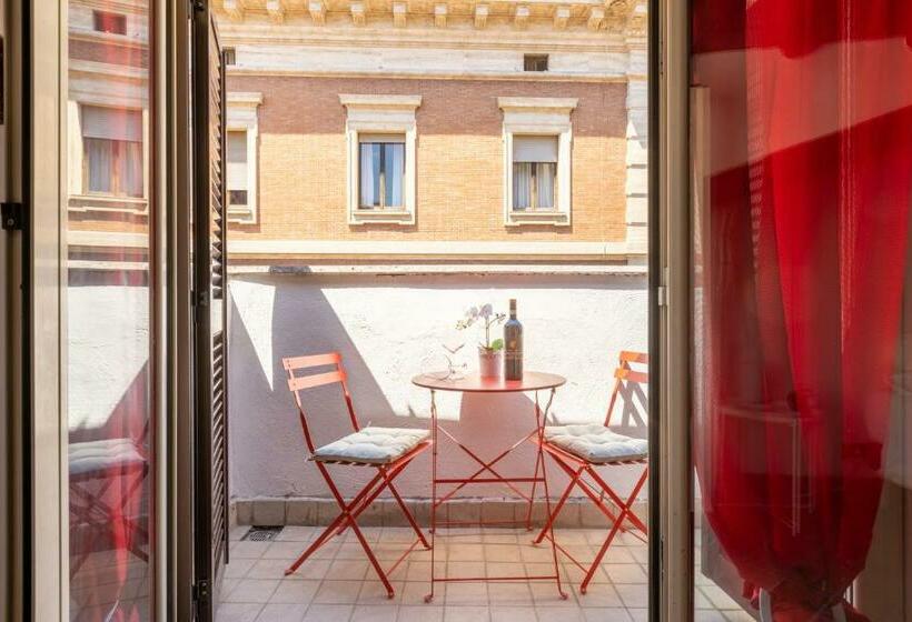 חדר דלוקס לשלושה, Vg Fontana Di Trevi 5 Stelle Camera Con Balcone