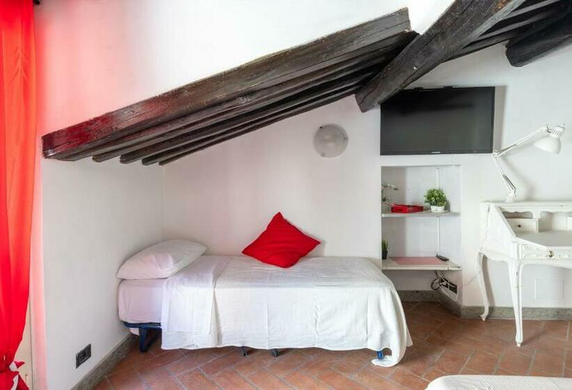 חדר דלוקס לשלושה, Vg Fontana Di Trevi 5 Stelle Camera Con Balcone