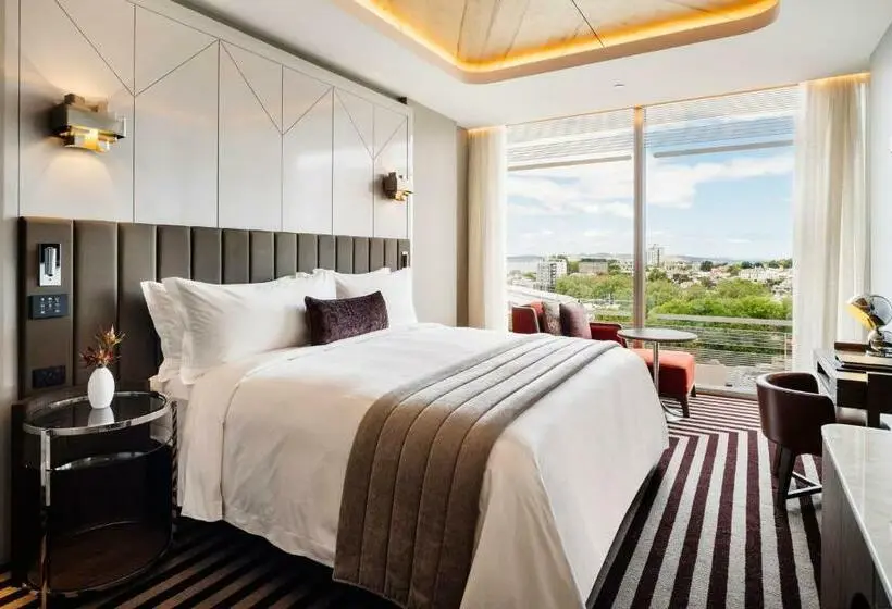 景色の見えるダブルベッドスタンダードルーム, The Tasman, A Luxury Collection Hotel, Hobart