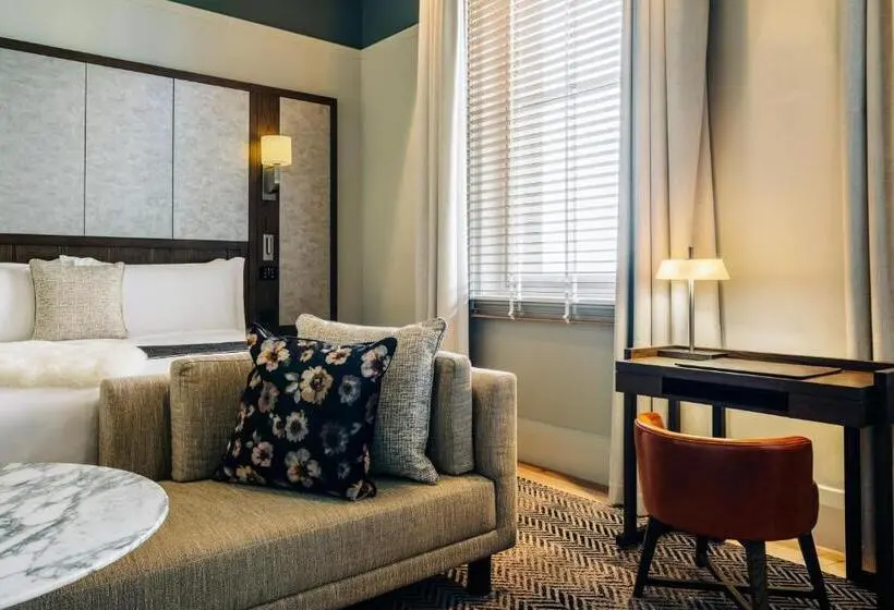 キングサイズベッドのスタンダードルーム, The Tasman, A Luxury Collection Hotel, Hobart