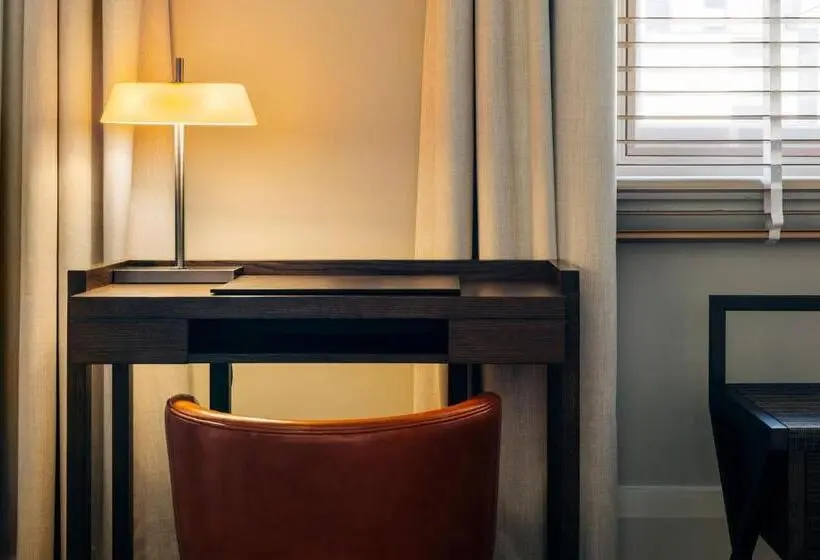 キングサイズベッドのスタンダードルーム, The Tasman, A Luxury Collection Hotel, Hobart