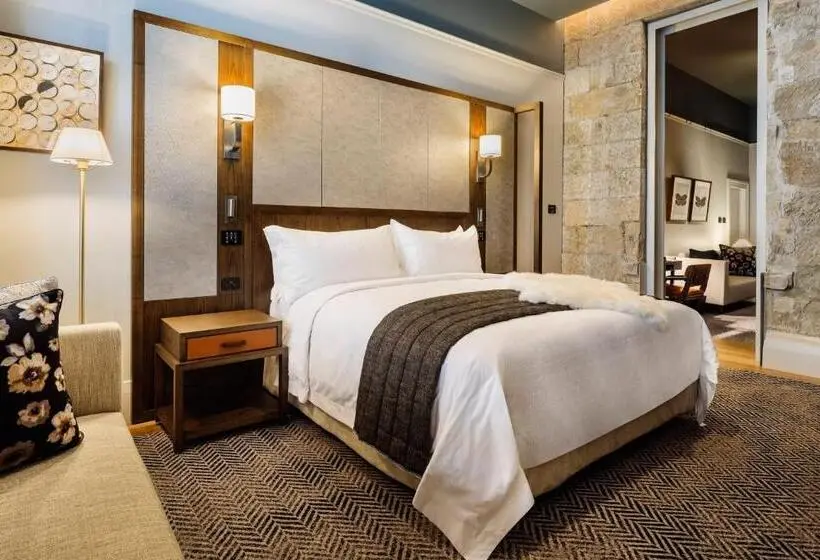 キングサイズベッドのスイートルーム, The Tasman, A Luxury Collection Hotel, Hobart