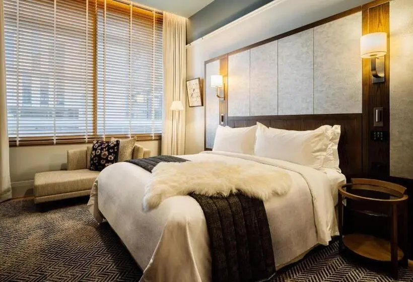 キングサイズベッドのスイートルーム, The Tasman, A Luxury Collection Hotel, Hobart