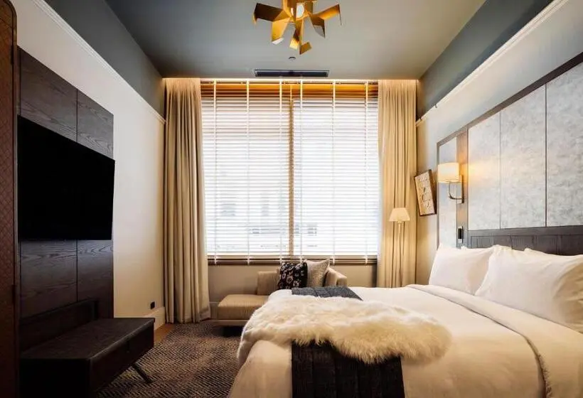キングサイズベッドのスイートルーム, The Tasman, A Luxury Collection Hotel, Hobart