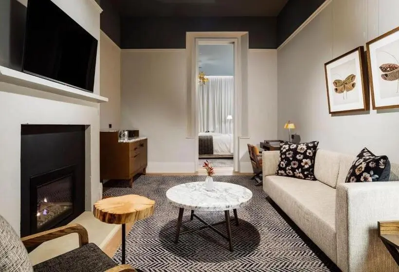 キングサイズベッドのスイートルーム, The Tasman, A Luxury Collection Hotel, Hobart