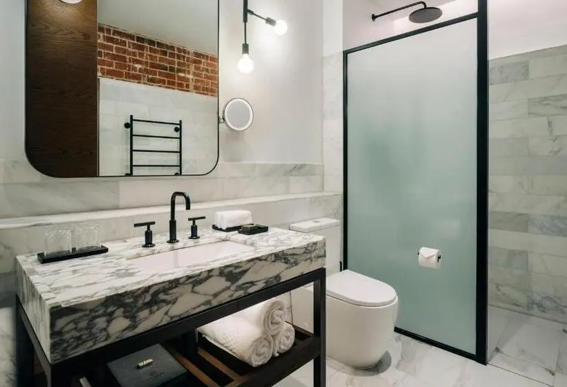 キングサイズベッドのスイートルーム, The Tasman, A Luxury Collection Hotel, Hobart