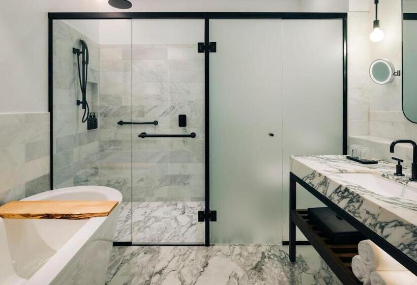 带大床的标准工作室, The Tasman, A Luxury Collection Hotel, Hobart