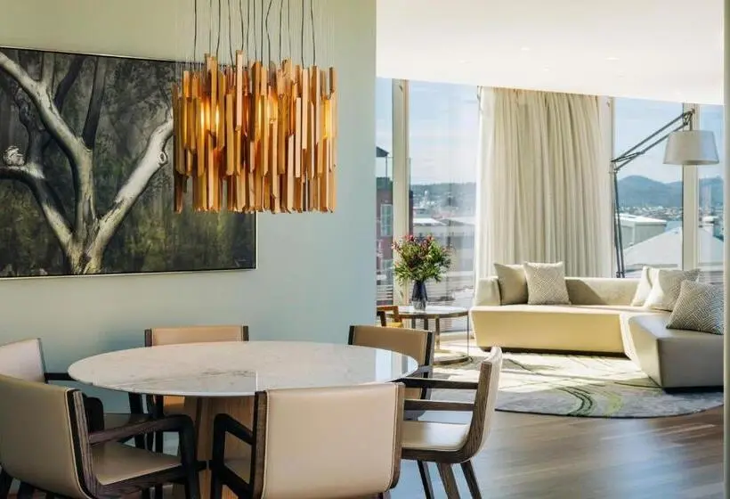 キングサイズベッドのスイートルーム, The Tasman, A Luxury Collection Hotel, Hobart