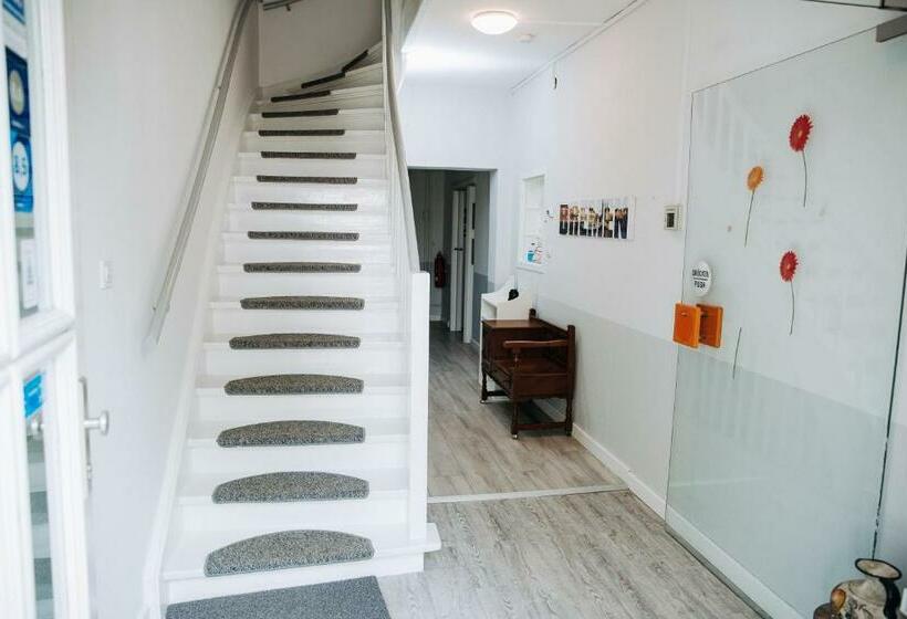 اتاق لوکس خانوادگی, Weserstern