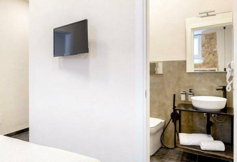 חדר סטנדרט, Mymoon Neas