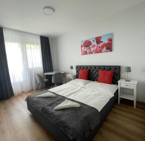 1 Bedroom Apartment Lake View, Tóranéző Ház