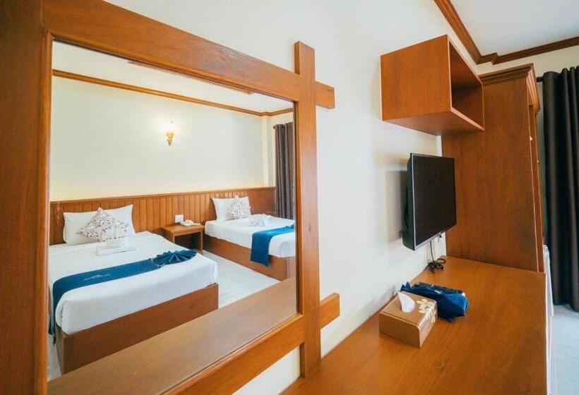 اتاق استاندارد با بالکن, Huen Him Kong Hotel Phrae