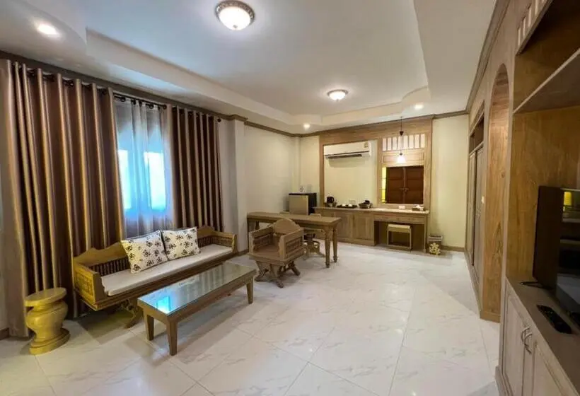اتاق سوپریور با تخت بزرگ, Huen Him Kong Hotel Phrae