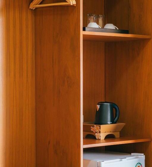 غرفة قياسية مزوَّدة بشُرفة, Huen Him Kong Hotel Phrae