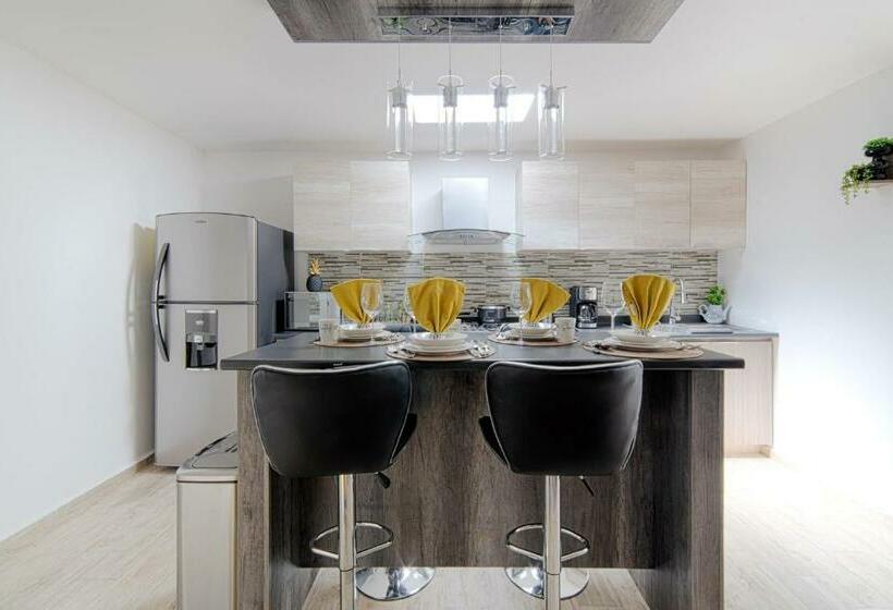 سوئیت با تخت بزرگ, Departamento Amueblado Master Suite