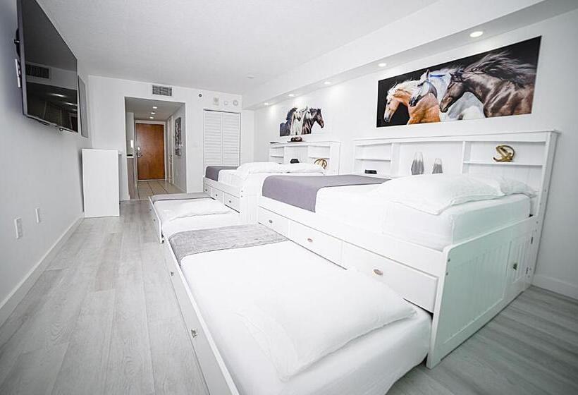 إستديو قياسى مزود بشرفة, Modern And Luxurious Brickell Studio