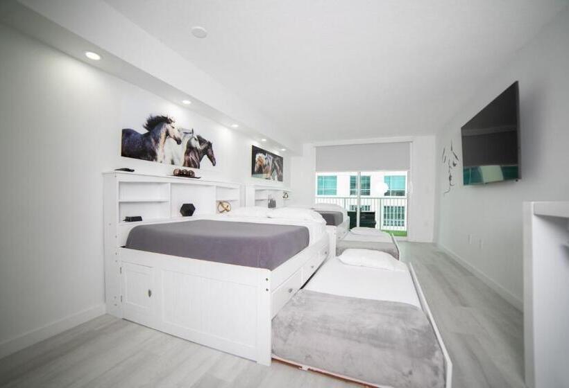 إستديو قياسى مزود بشرفة, Modern And Luxurious Brickell Studio