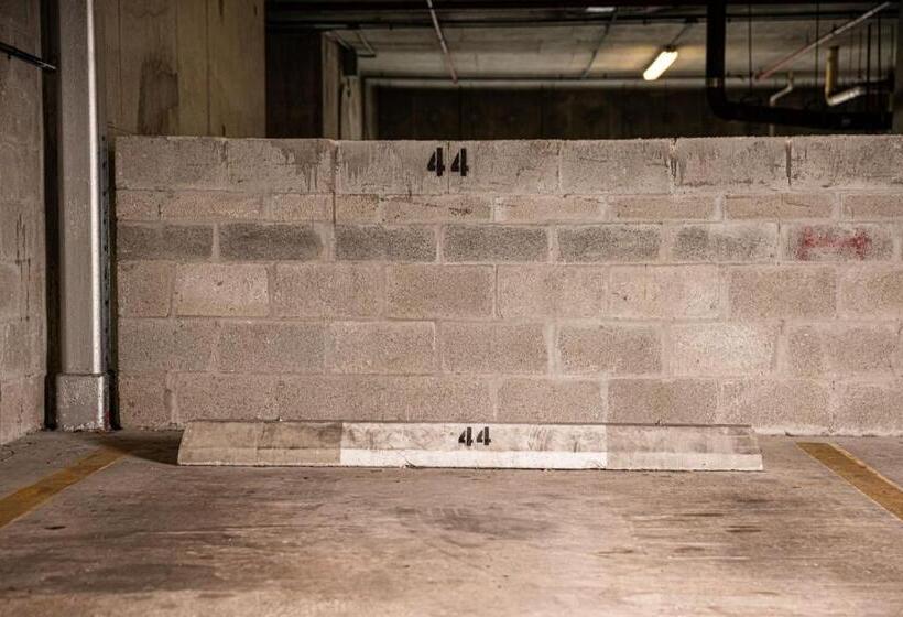 إستديو قياسى مزود بشرفة, Modern And Luxurious Brickell Studio