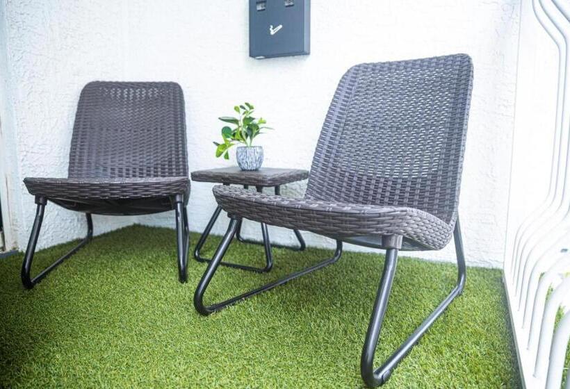 إستديو قياسى مزود بشرفة, Modern And Luxurious Brickell Studio