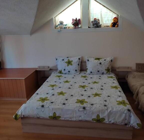 חדר סטנדרט לשלושה, къща за гости орфей